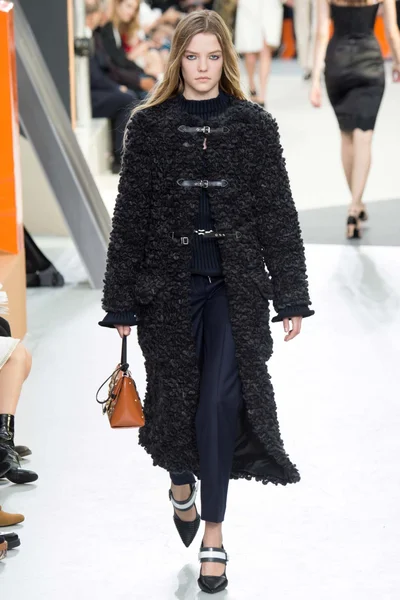 Look 17